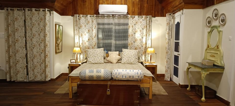 Bed, Photo of the whole room, Bedroom, air conditioner