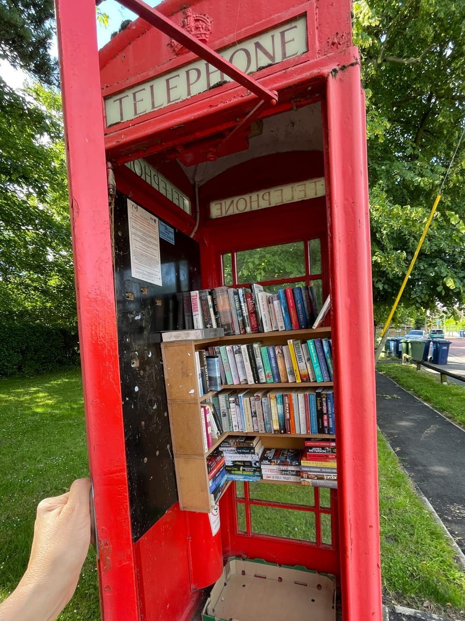 Nearby landmark, Day, Neighbourhood, Library, Evening entertainment