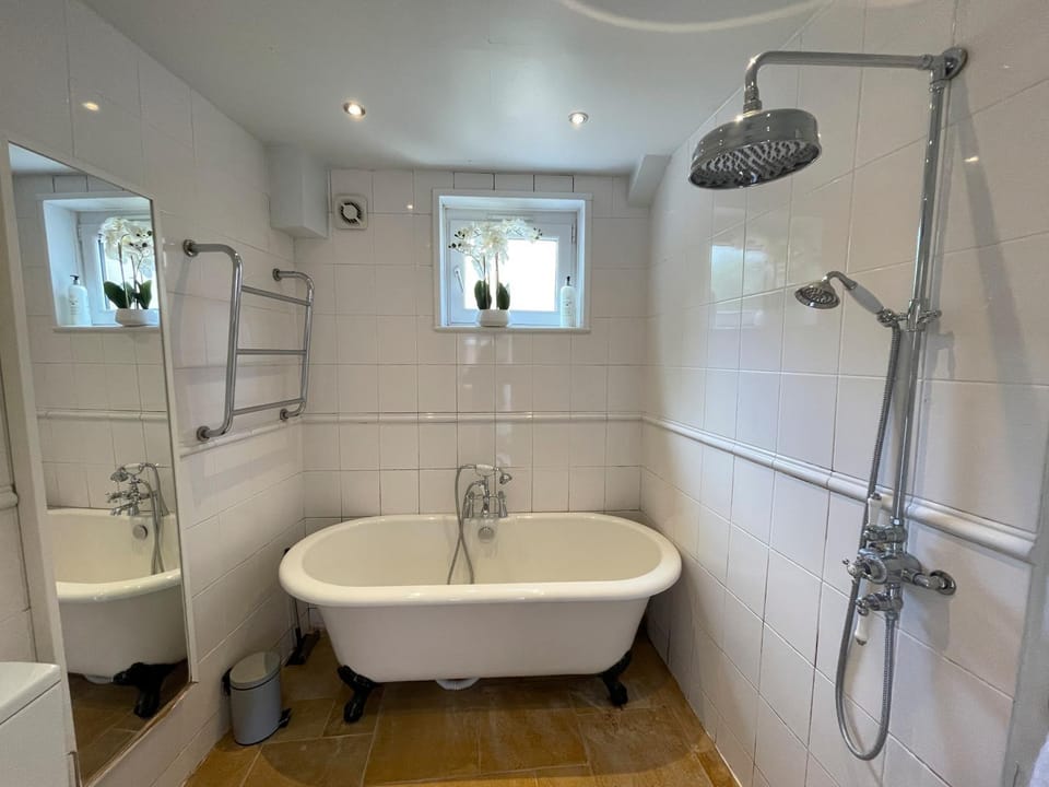 Shower, Toilet, Bathroom, Bath, towels