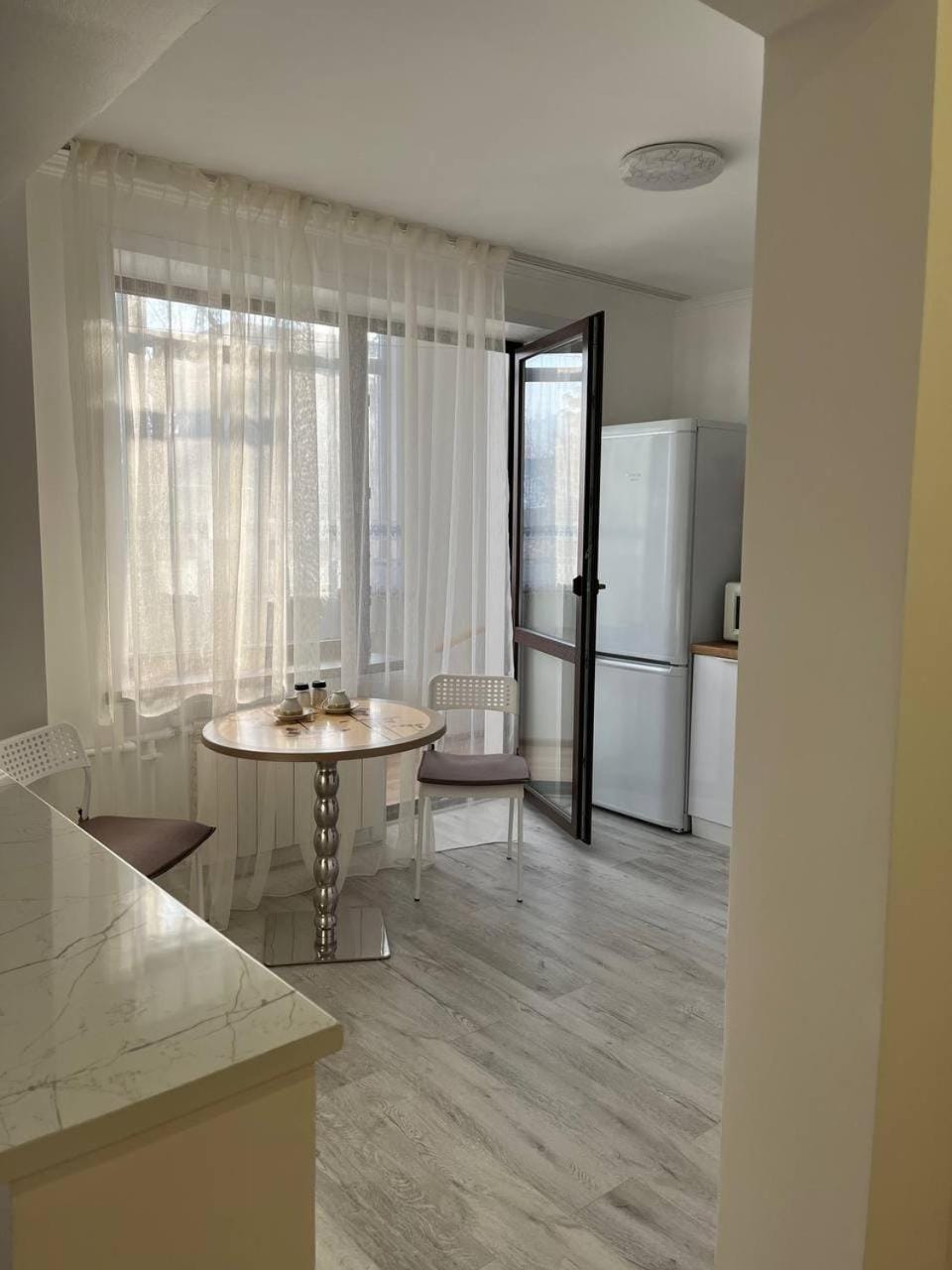 Kitchen or kitchenette, Dining area