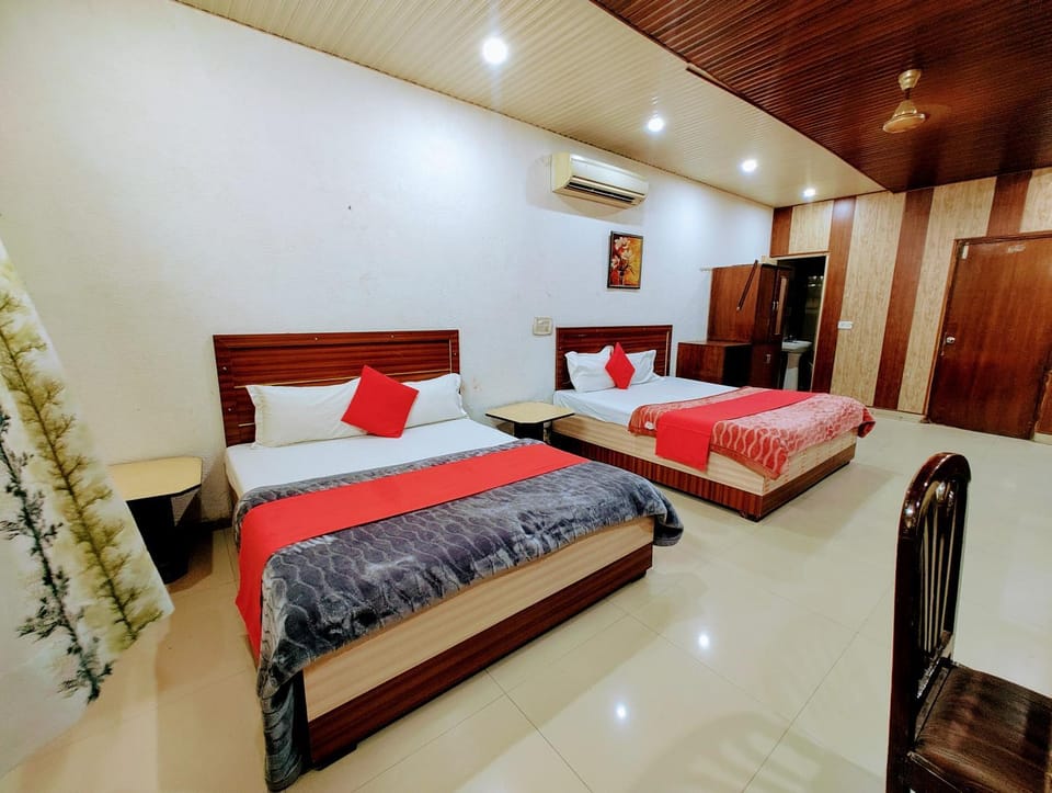 Bed, Photo of the whole room, Bedroom, air conditioner