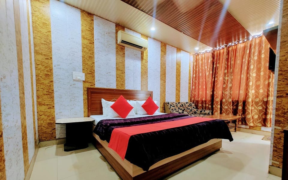 Bed, Living room, Photo of the whole room, Bedroom