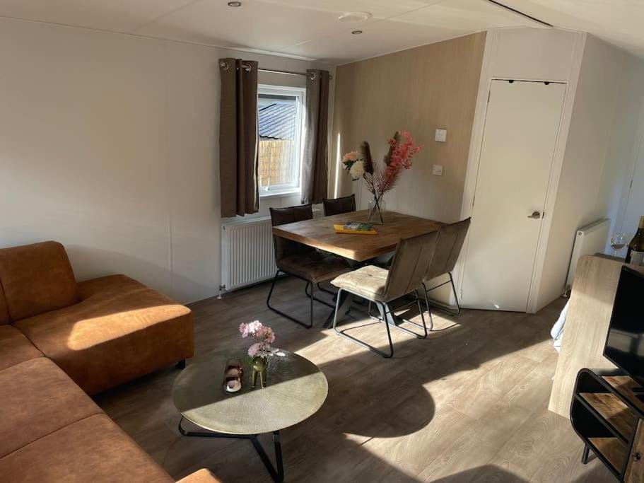 TV and multimedia, Living room, Dining area