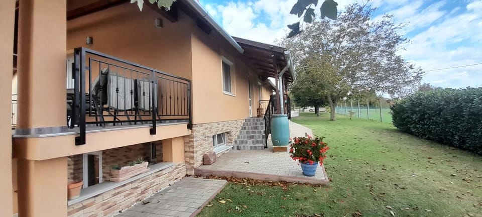 Gyöngyvirág apartman delux Apartment in Hungary
