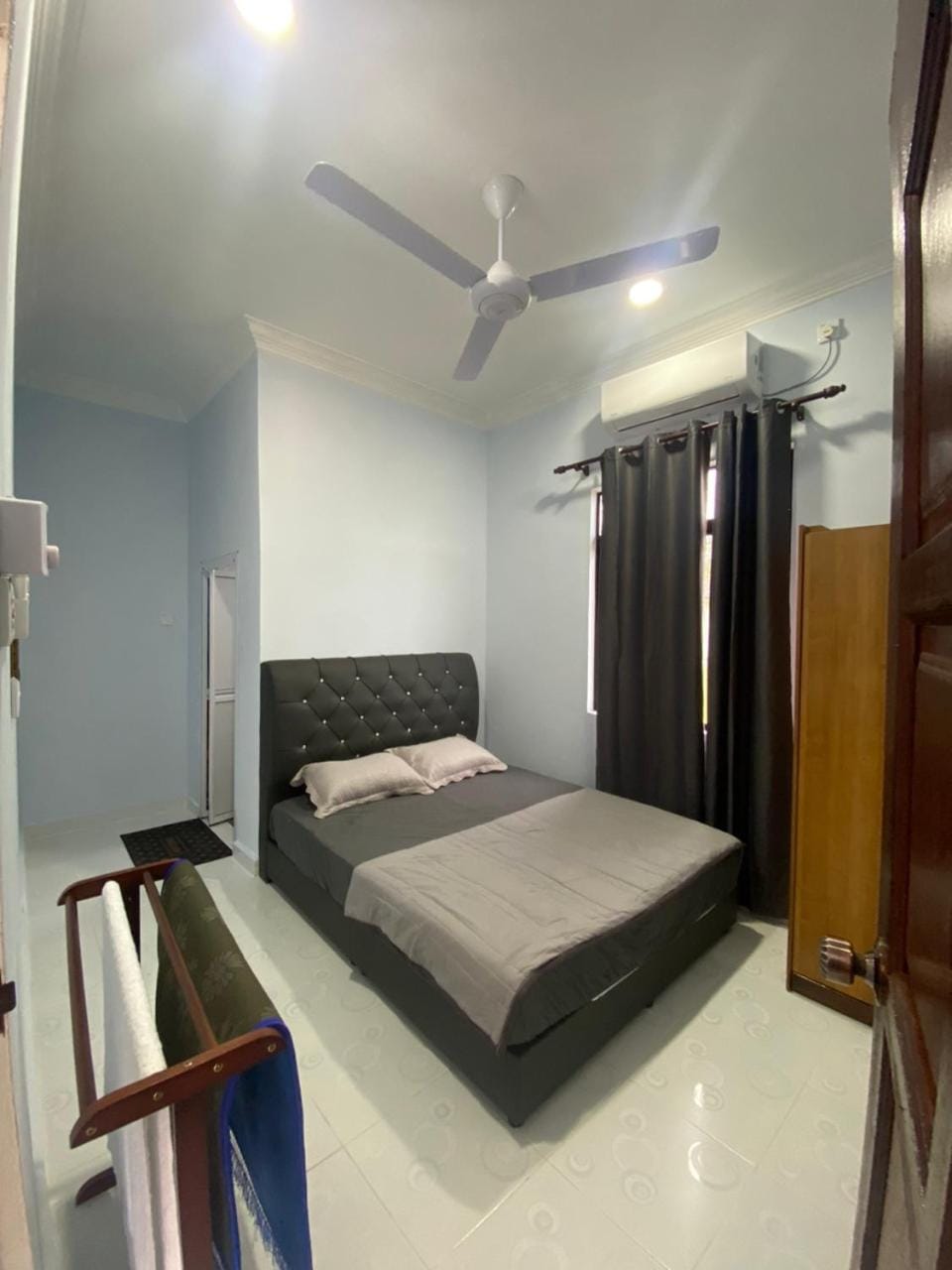 Bed, Bathroom, Bedroom, wardrobe, air conditioner