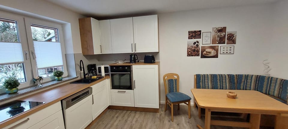 Kitchen or kitchenette, Seating area, Dining area, dishwasher, oven