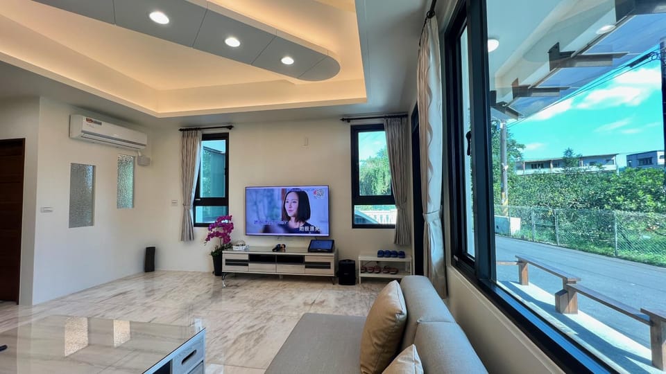 Karaoke, TV and multimedia, Living room