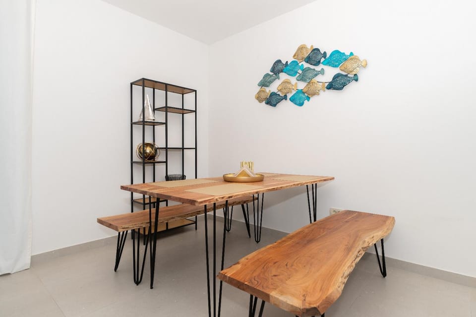 Dining area, Food