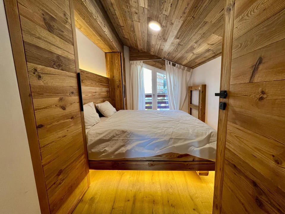 Attique - vue plongeante sur le lac de la Moubra Apartment in Crans-Montana