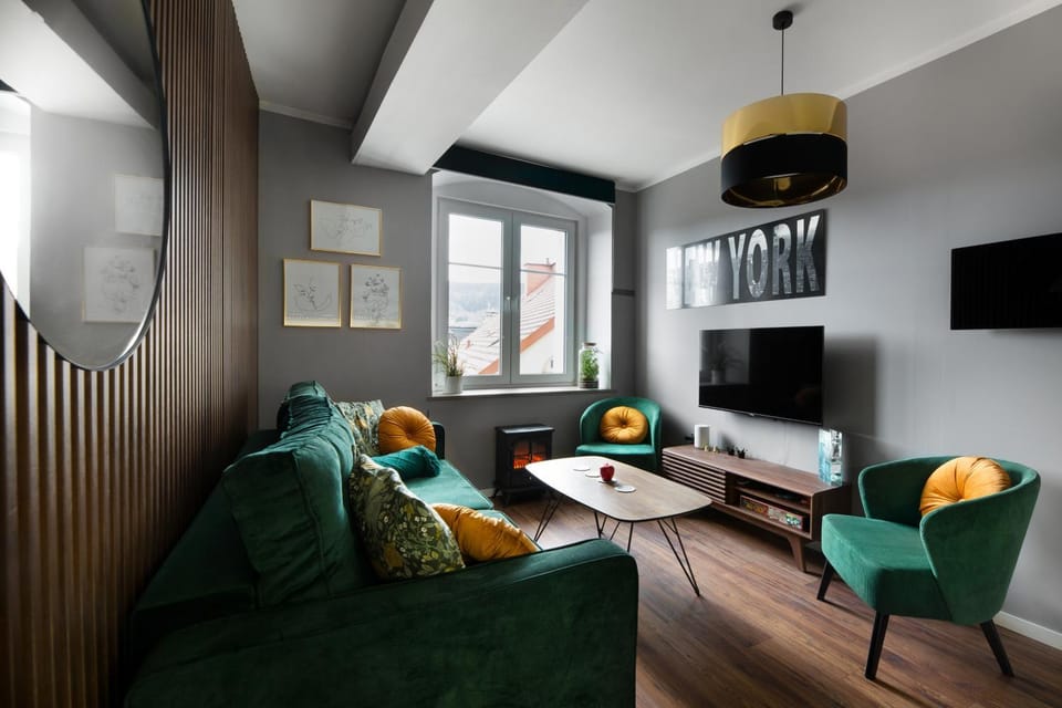 Communal lounge/ TV room, TV and multimedia, Living room, Seating area, Evening entertainment