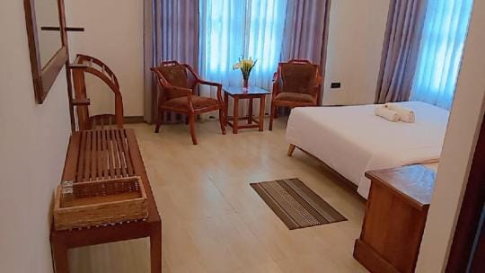 Bed, Seating area, Bedroom