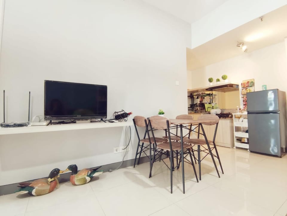 Dining area, kitchen