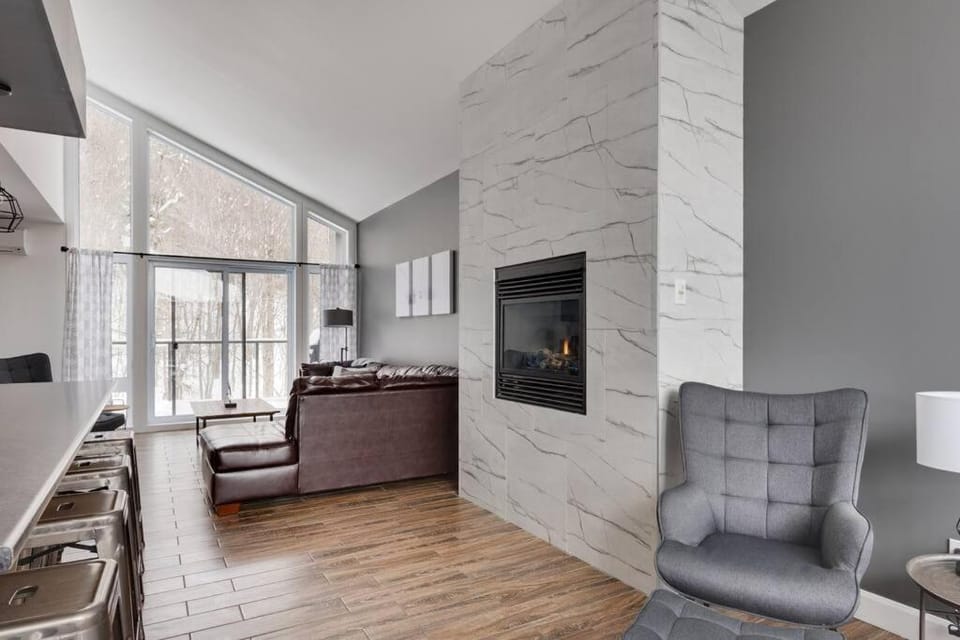 Communal lounge/ TV room, Living room, Seating area