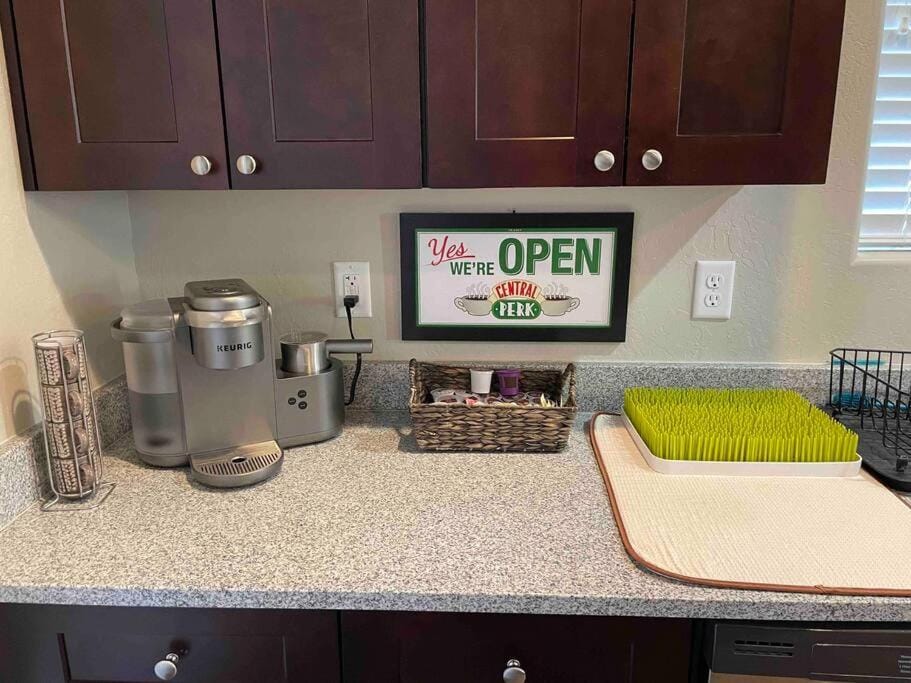 Coffee/tea facilities, Kitchen or kitchenette