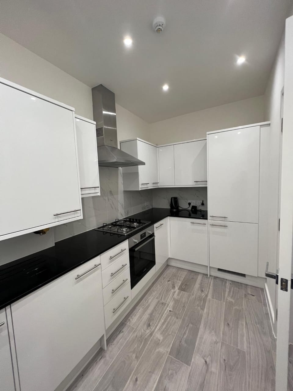 Kitchen or kitchenette, pet friendly, stove