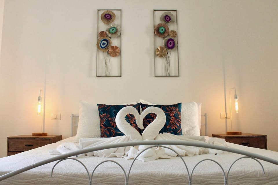 Bed, Photo of the whole room, Decorative detail, Bedroom, locker, locker
