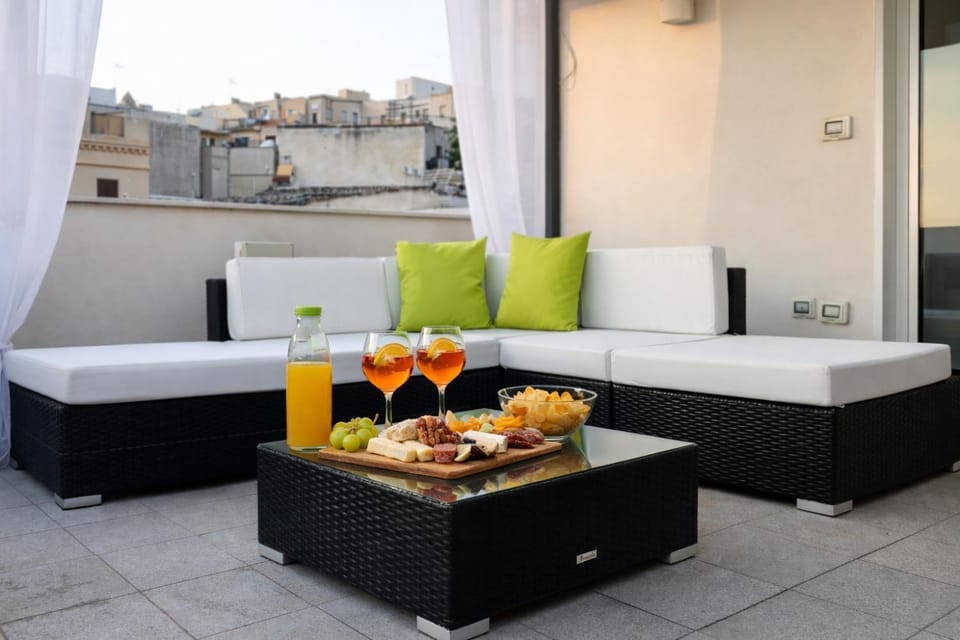 Patio, Day, View (from property/room), Balcony/Terrace, Food and drinks, Photo of the whole room, Seating area, Dining area, Evening entertainment, Food, Entertainment, Drinks