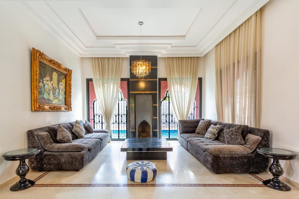 Living room, Seating area, fireplace
