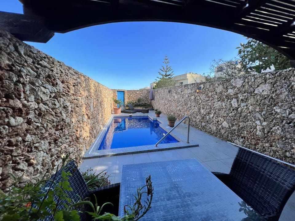 Balcony/Terrace, Swimming pool