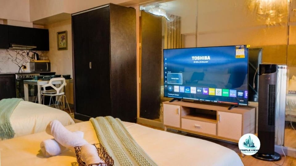 Tripleview luxurious eton baypark manila Bed and Breakfast in Manila City