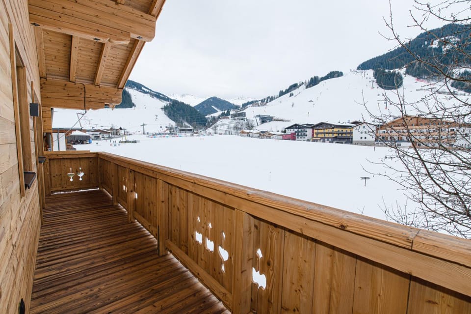 Property building, Day, Natural landscape, Winter, Mountain view