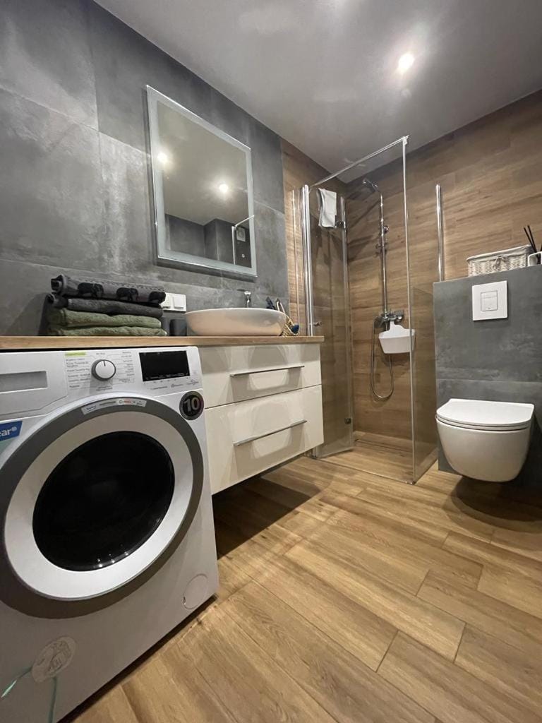 Shower, Toilet, Bathroom, washing machine, dryer