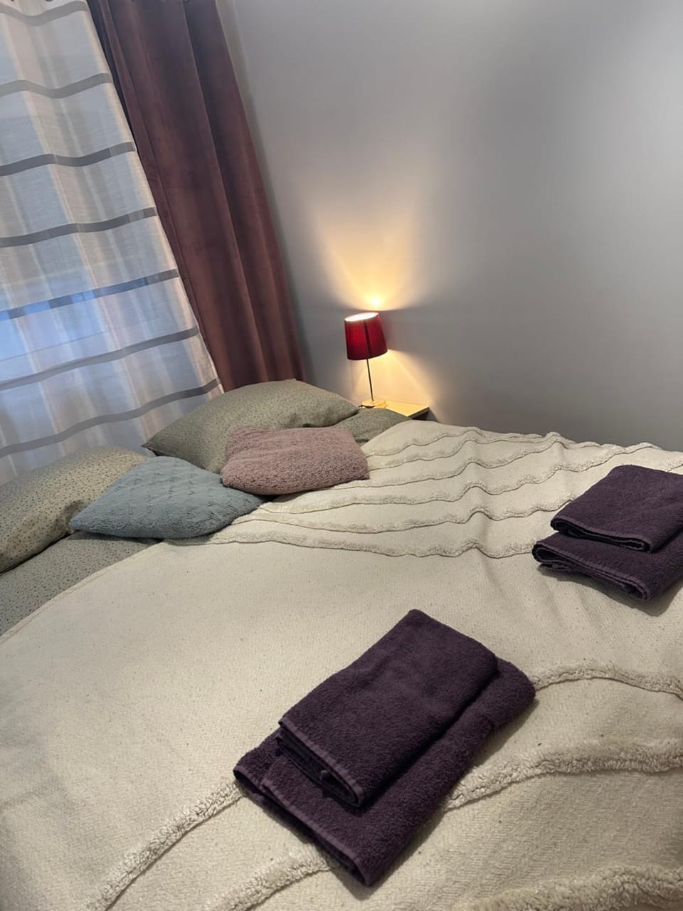 Bed, Bedroom, towels