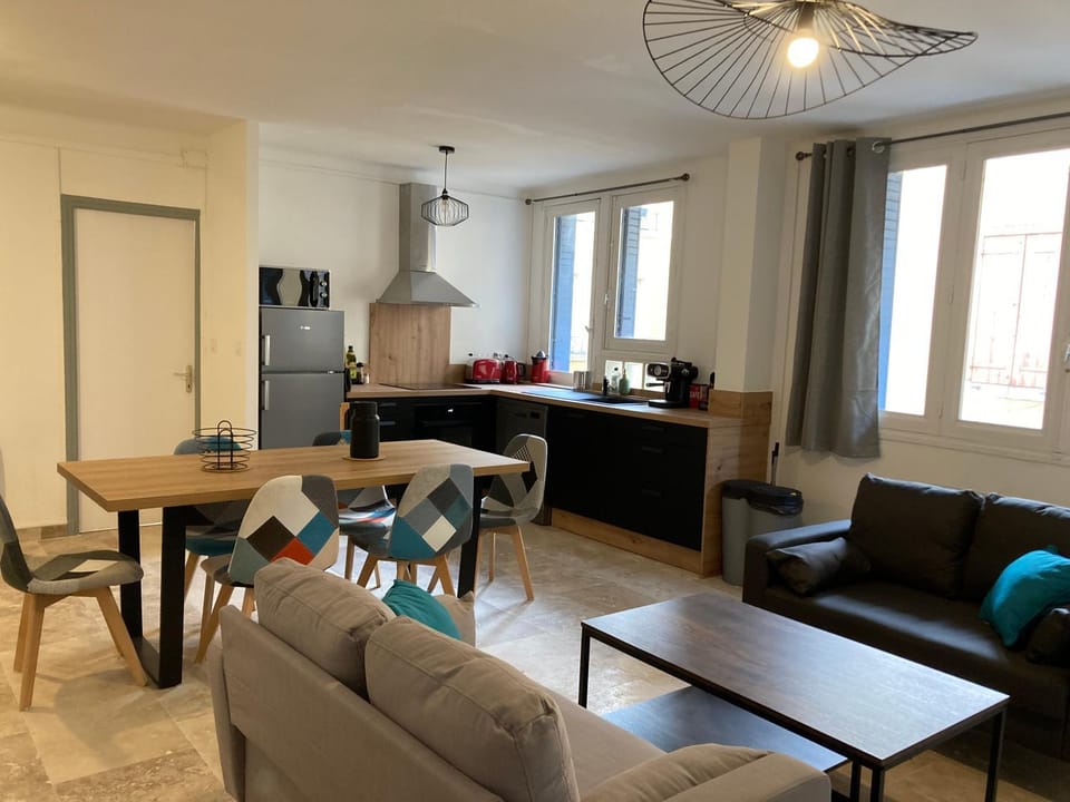 Kitchen or kitchenette, Living room, Dining area