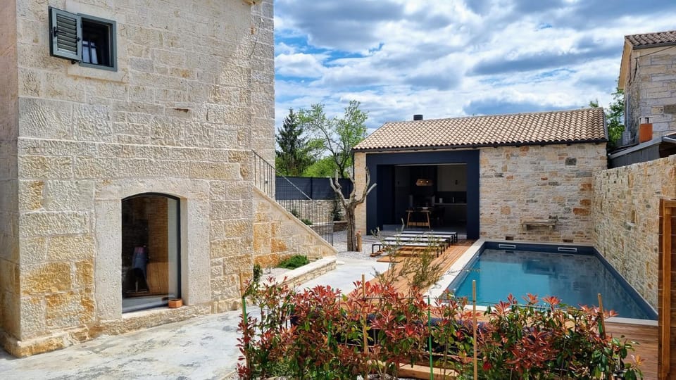 Property building, Day, Pool view, Swimming pool