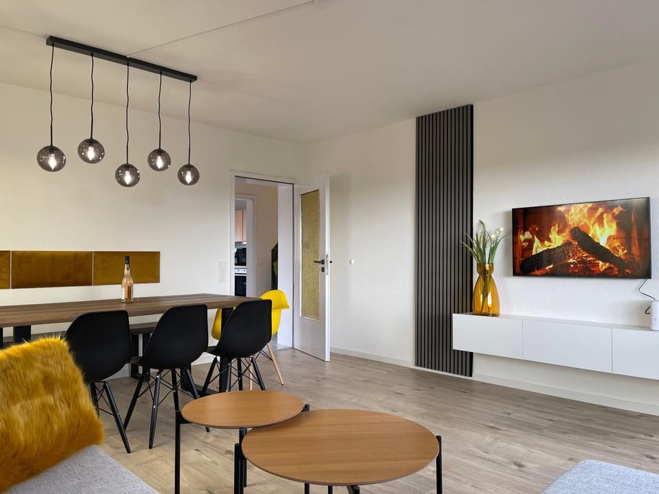 Living room, Seating area, Dining area