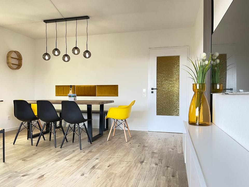 Seating area, Dining area