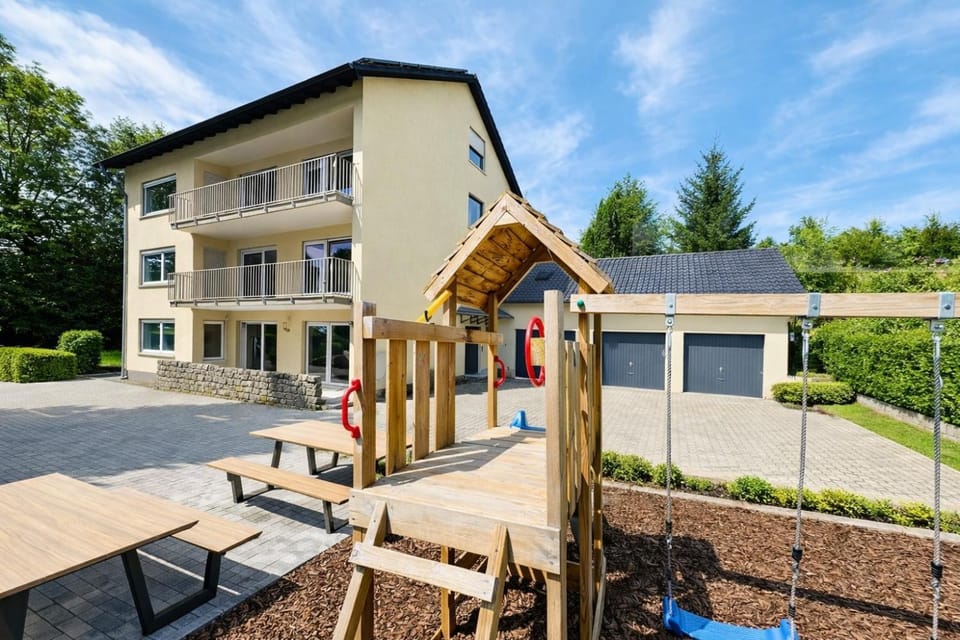 Property building, Patio, Garden, Balcony/Terrace