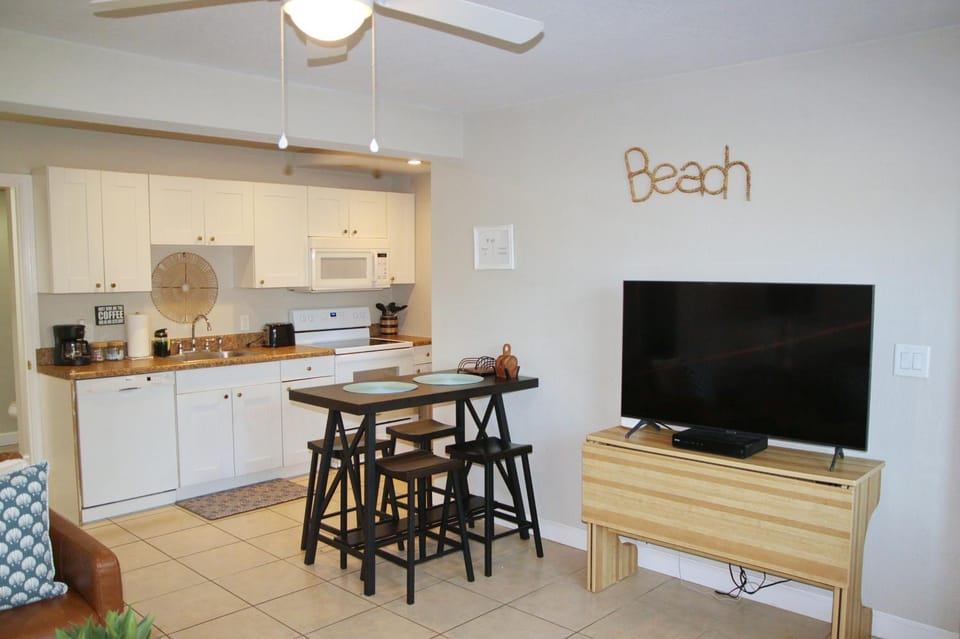 TV and multimedia, Kitchen or kitchenette, Dining area