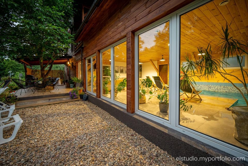 Property building, Balcony/Terrace, Swimming pool