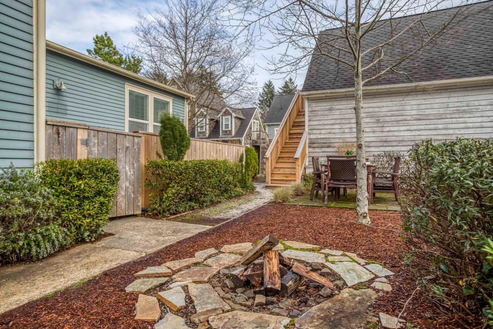 Hidden Treasures House in Lincoln City