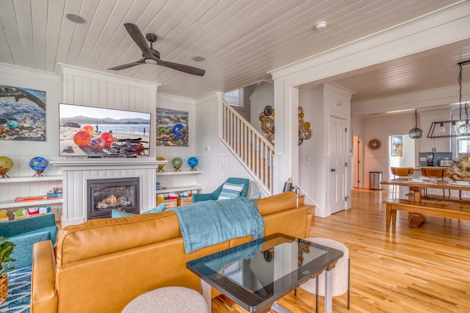 Hidden Treasures House in Lincoln City