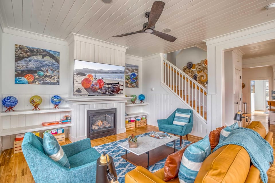 Hidden Treasures House in Lincoln City