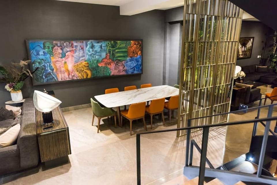 Seating area, Dining area