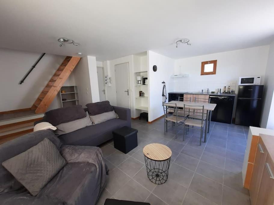 TV and multimedia, Kitchen or kitchenette, Living room, Seating area, Dining area, dishwasher, oven, stove