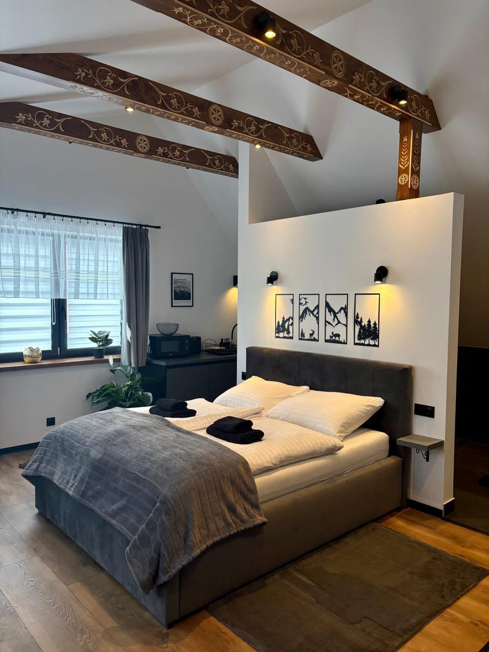 Bed, Photo of the whole room, Bedroom