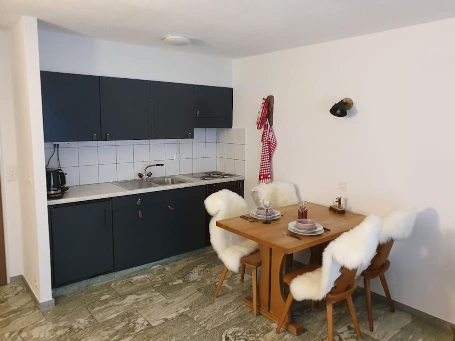 Kitchen or kitchenette, Dining area, pet friendly, stove