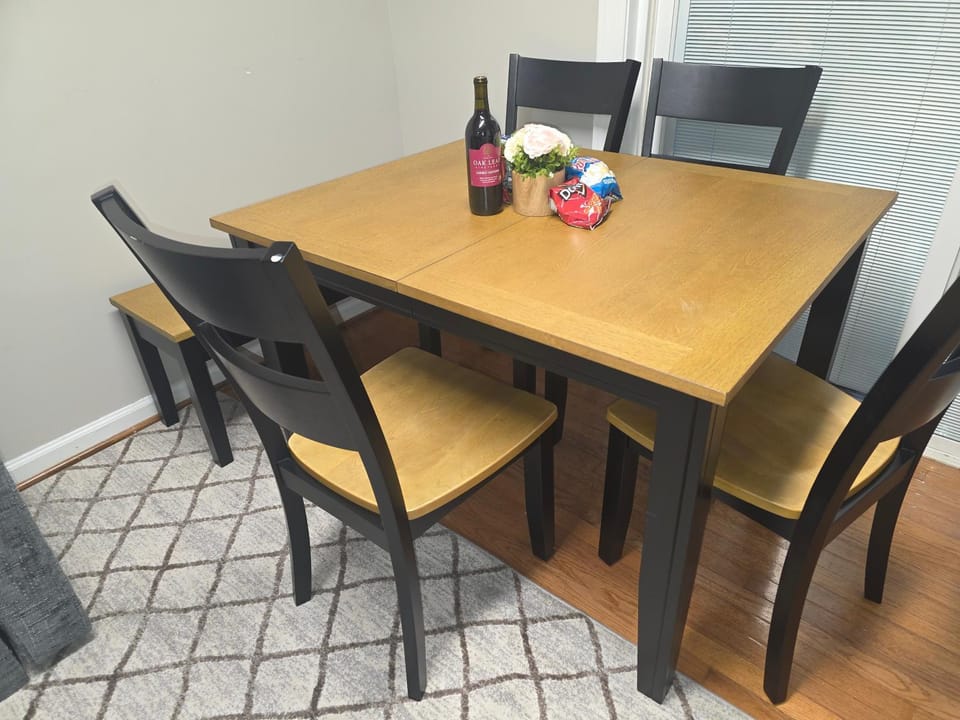 Nice 3 BDR 2 BATH near Airport, Train with plus WiFi and Parking House in Herndon