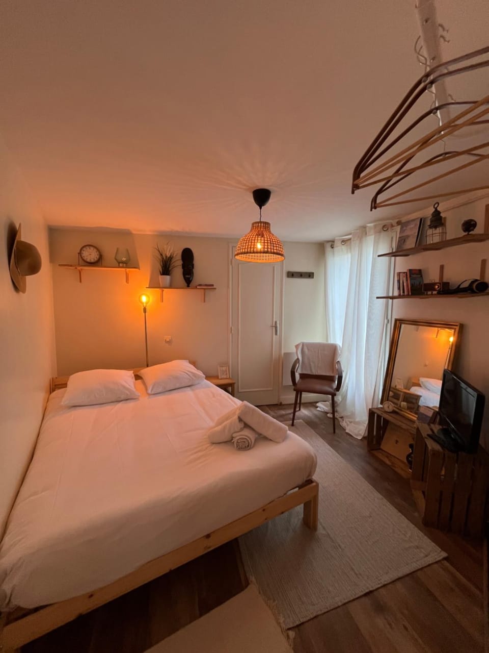 TV and multimedia, Photo of the whole room, Bedroom, towels