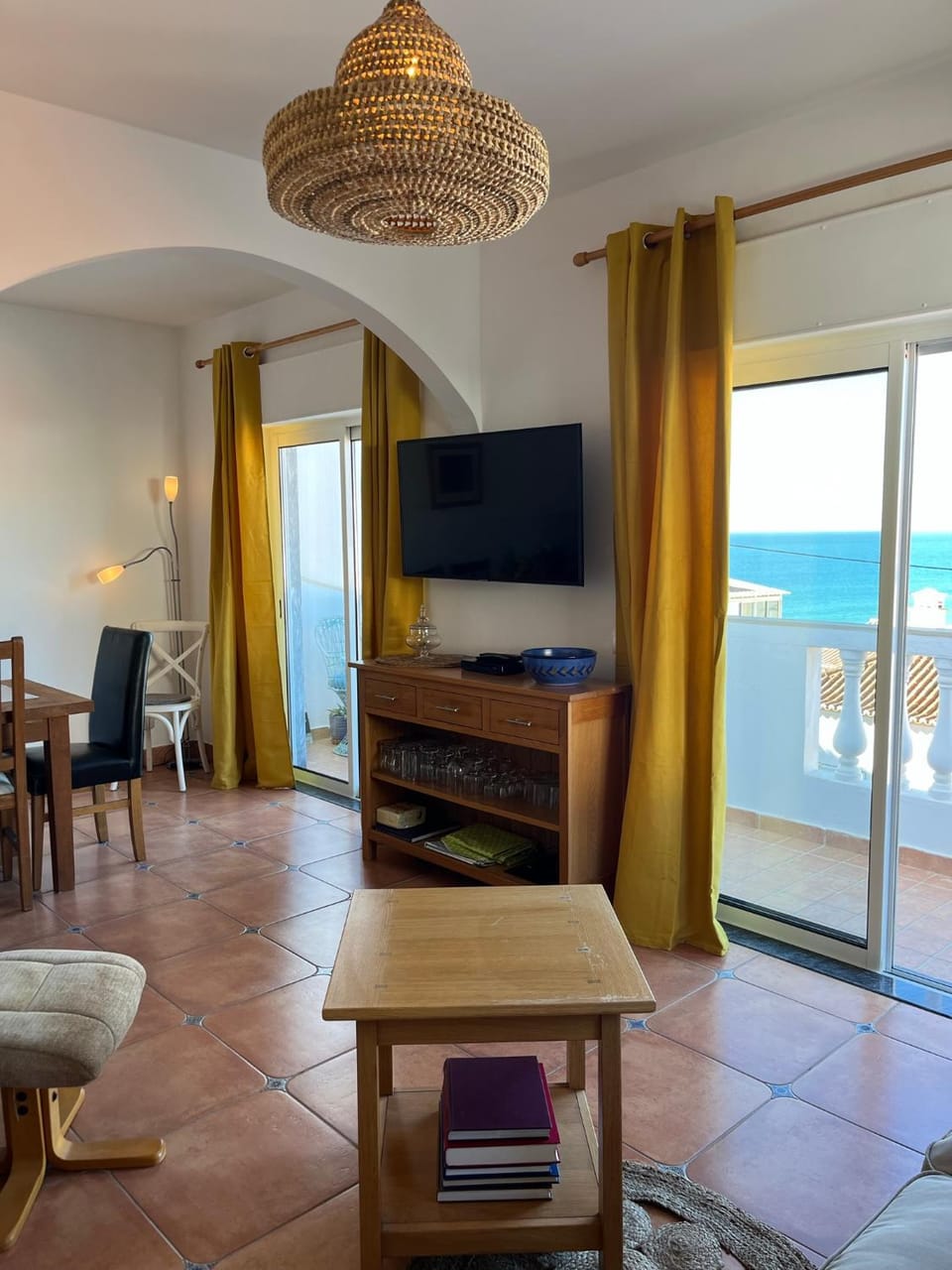 TV and multimedia, Seating area, Sea view