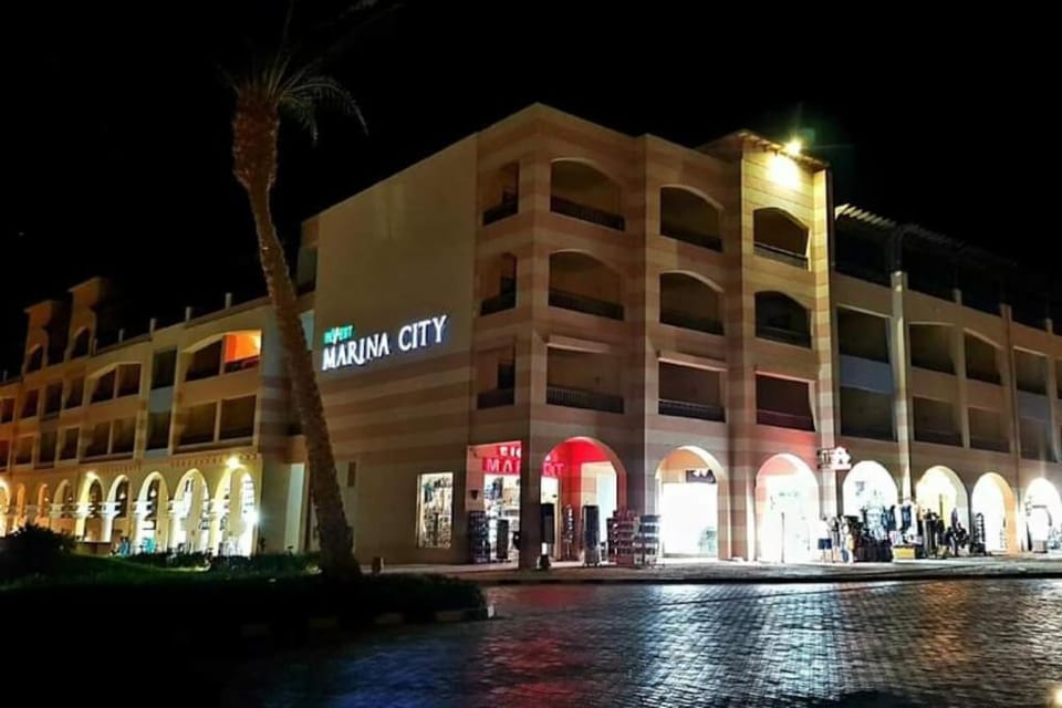 Property building, Night, Location