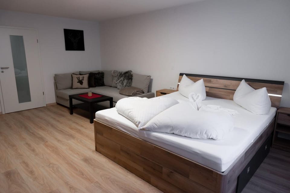 Bed, Photo of the whole room, Seating area, Bedroom