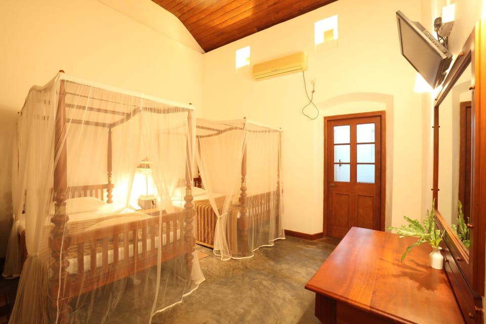 Restaurant/places to eat, Bed, TV and multimedia, Bedroom, Breakfast, hair dresser, air conditioner