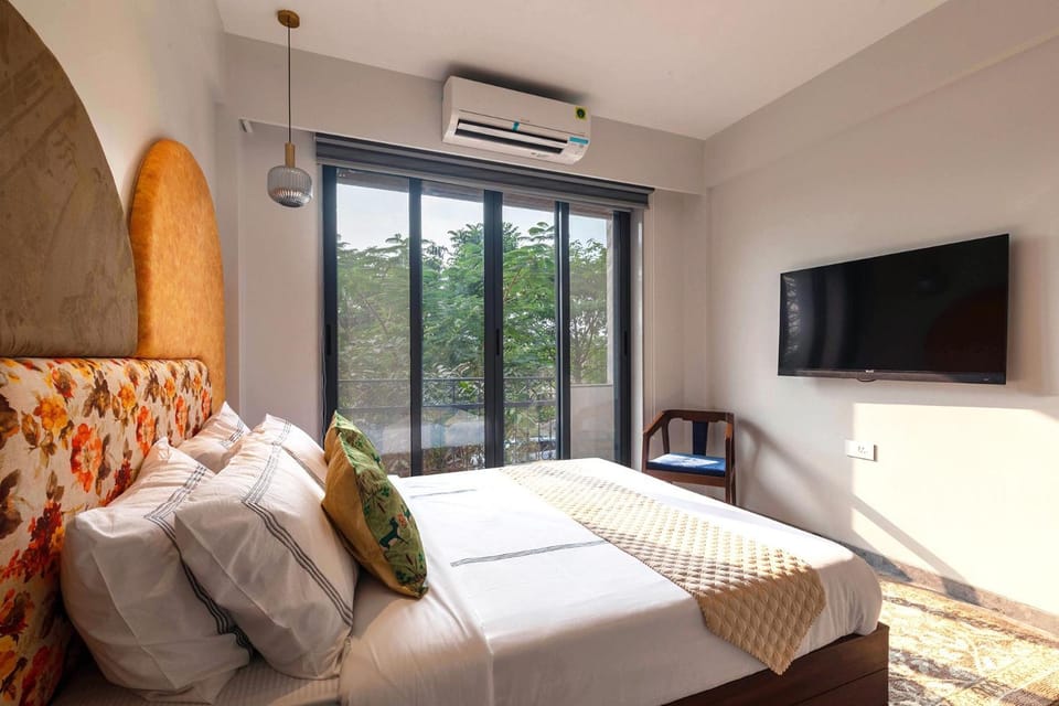 Bed, TV and multimedia, Bedroom, air conditioner