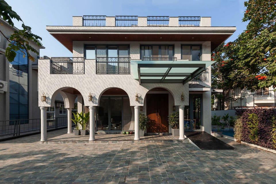 Facade/entrance, Day, Balcony/Terrace