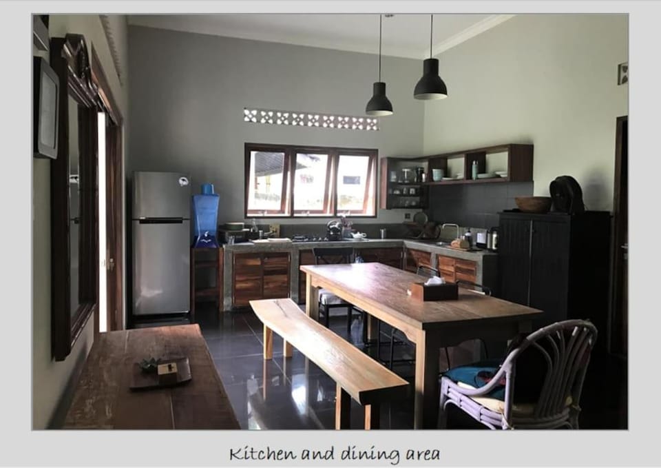 Kitchen or kitchenette, Dining area, stove